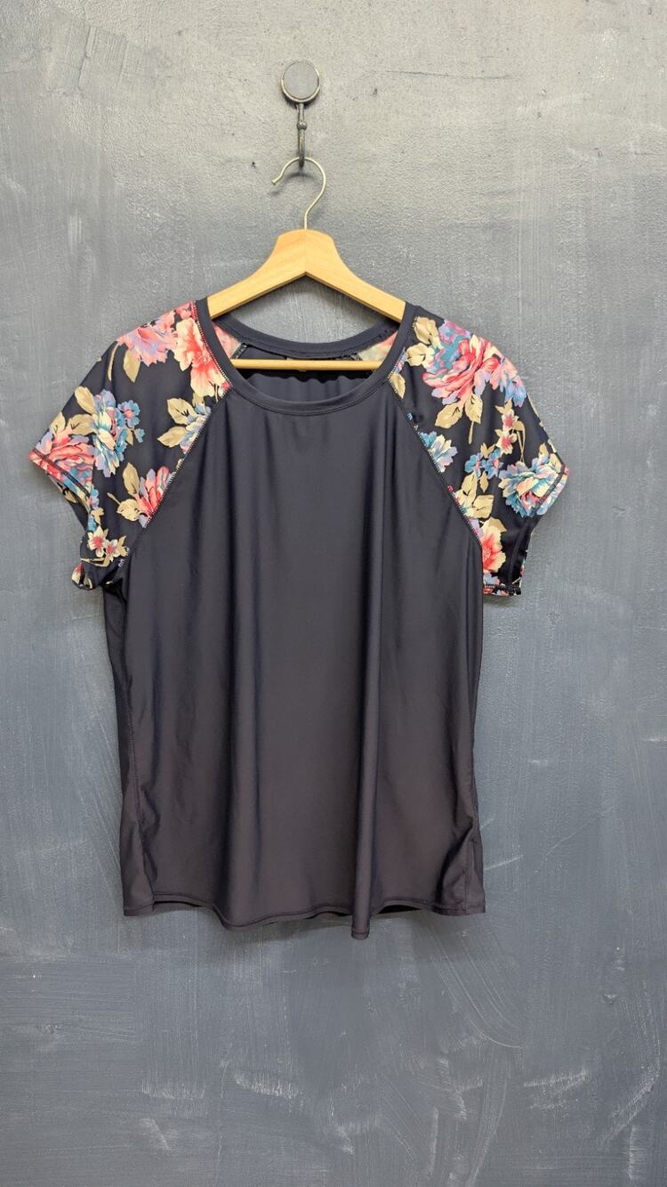 Old Navy 2X Plus Swim Top Rash Guard Short Sleeve Floral Navy Blue